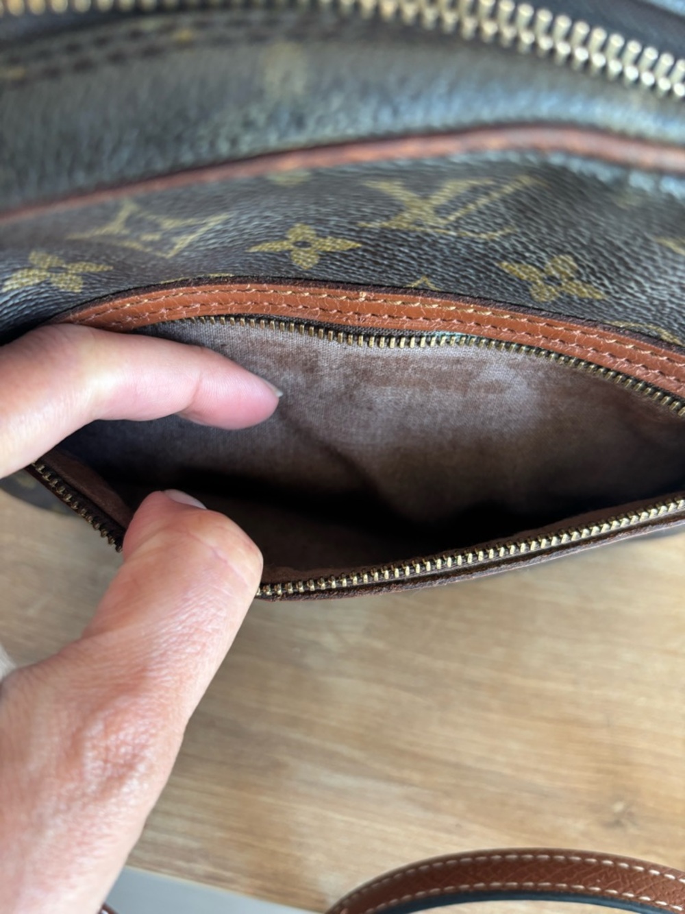 Authentic Louis Vuitton crossbody bag monogram - Picture 9 of 14